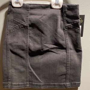 BRAND  NEW GIRLS SKIRT SIZE 7/8! NWT. SMOKE FREE HOME!